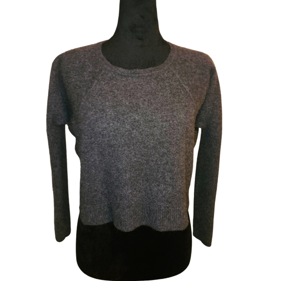 Velvet by Graham & Spencer Gray 100% Cashmere Long Sleeve Cropped Sweater Size S - Picture 1 of 5